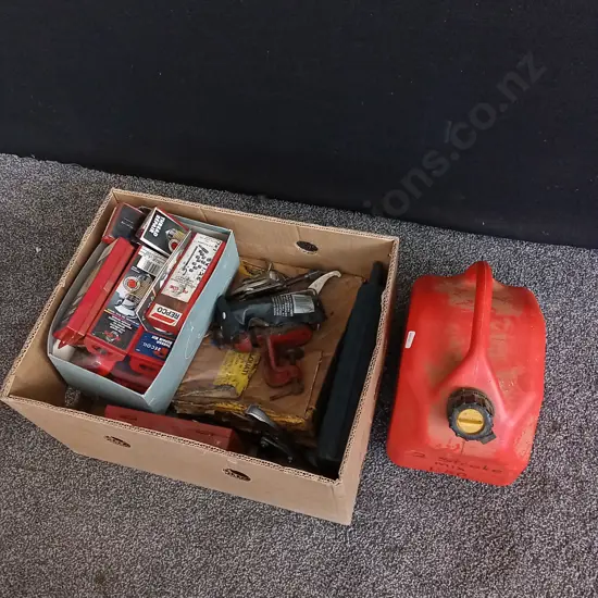 BOX OF TOOLS, HARDWARE ITEMS AND PLASTIC JERRY CAN