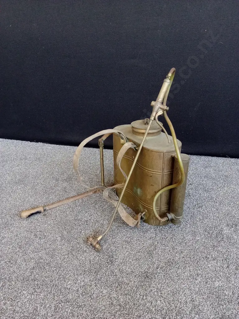 VINTAGE BRASS BACKPACK SPRAYER Image 1++