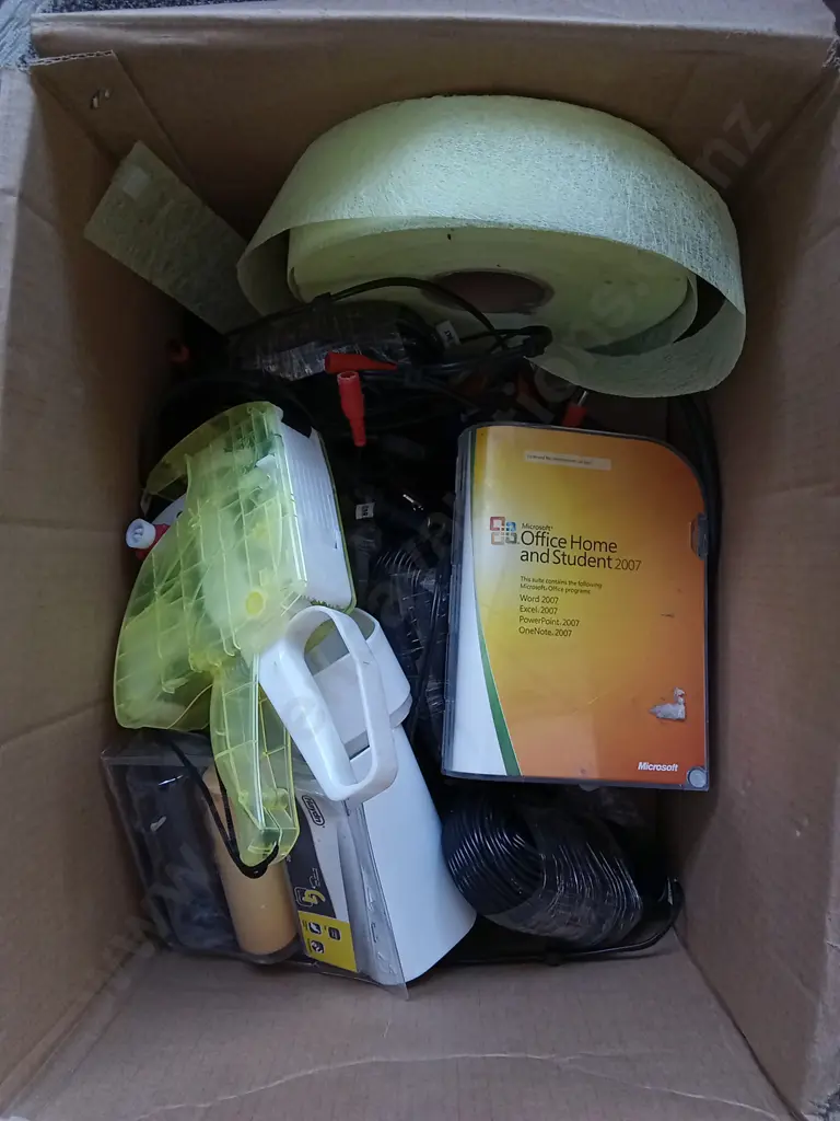 MISCELLANEOUS BOX OF ITEMS Image 1++