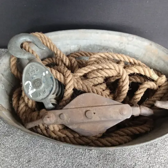 METAL TIN TUB CONTAINING ROPE WITH 2 LARGE PULLEYS