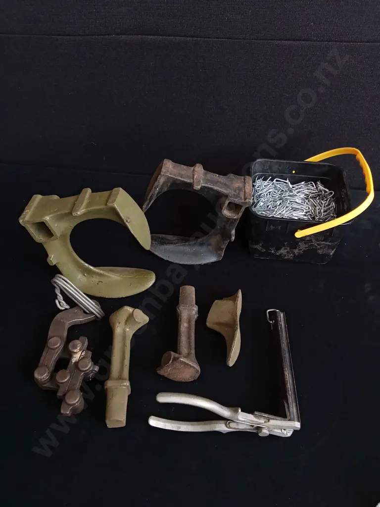 COLLECTION OF HEAVY DUTY VINTAGE TOOLS Image 1++