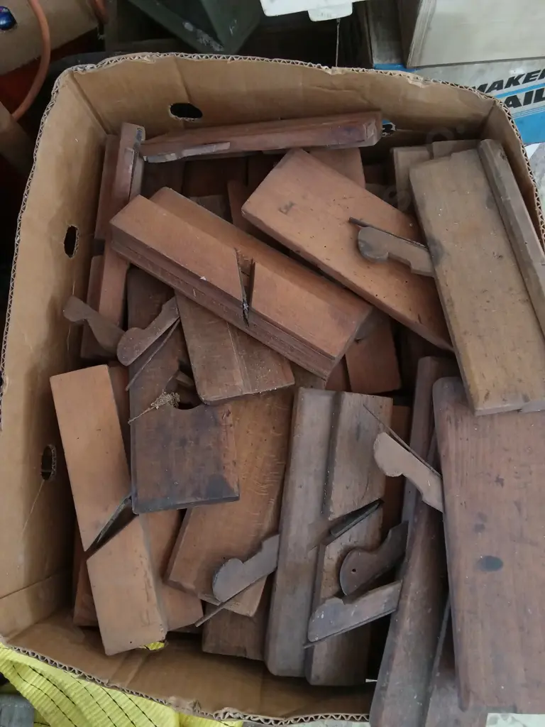 BOX OF ANTIQUE WOODEN HAND PLANES Image 1++
