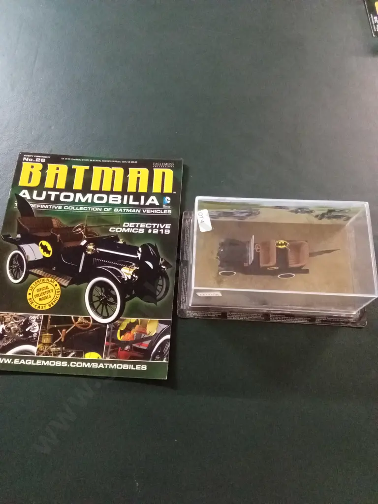 EAGLEMOSS BATMAN AUTOMOBILIA BATMOBILE #219 DIECAST MODEL 1:43 PACKAGED PLUS CORRESPONDING MAGAZINE Image 1++