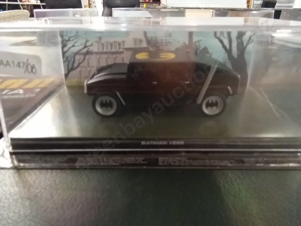 EAGLEMOSS BATMAN AUTOMOBILIA BATMOBILE #555 DIECAST MODEL 1:43 PACKAGED PLUS CORRESPONDING MAGAZINE Image 1++