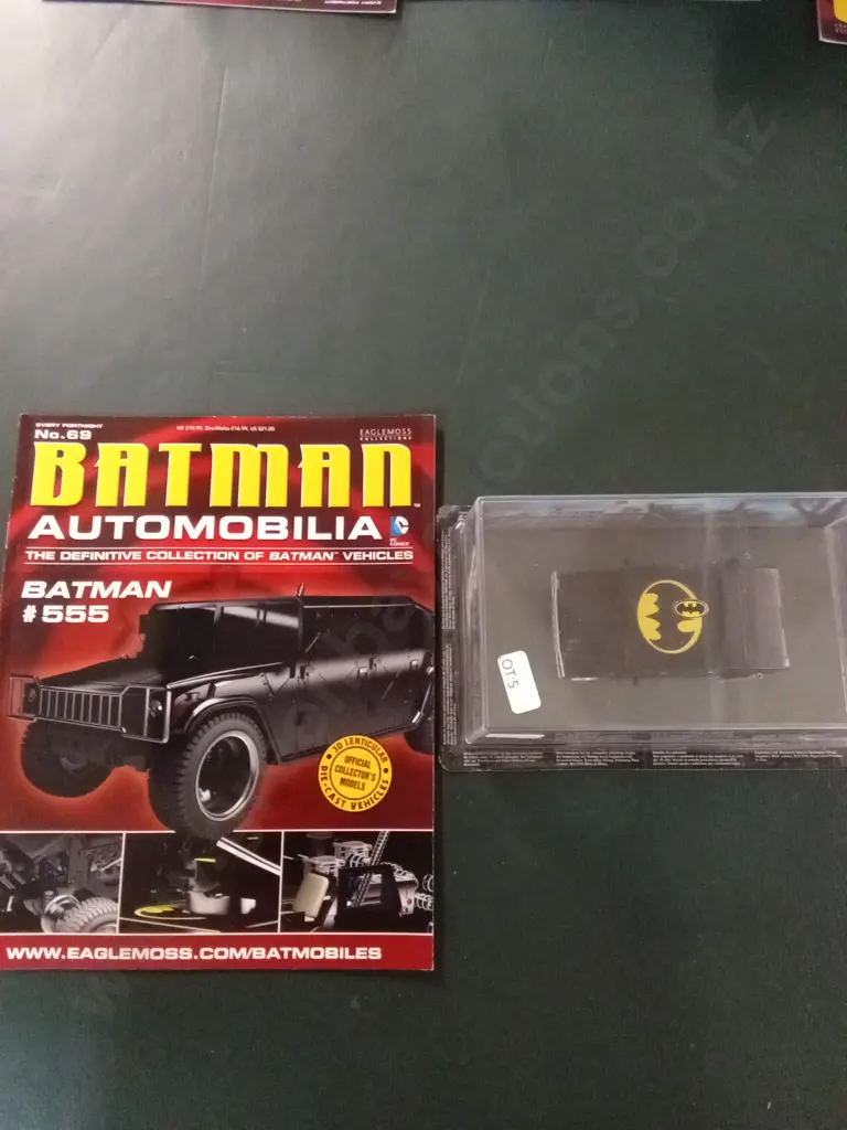 EAGLEMOSS BATMAN AUTOMOBILIA BATMOBILE #555 DIECAST MODEL 1:43 PACKAGED PLUS CORRESPONDING MAGAZINE Image 1++