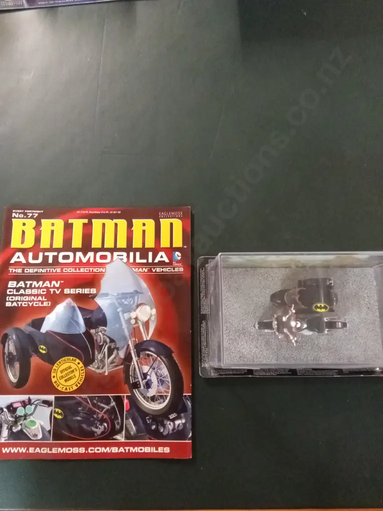 EAGLEMOSS BATMAN AUTOMOBILIA ORIGINAL BATCYCLE DIECAST MODEL 1:43 PACKAGED PLUS CORRESPONDING MAGAZINE Image 1++