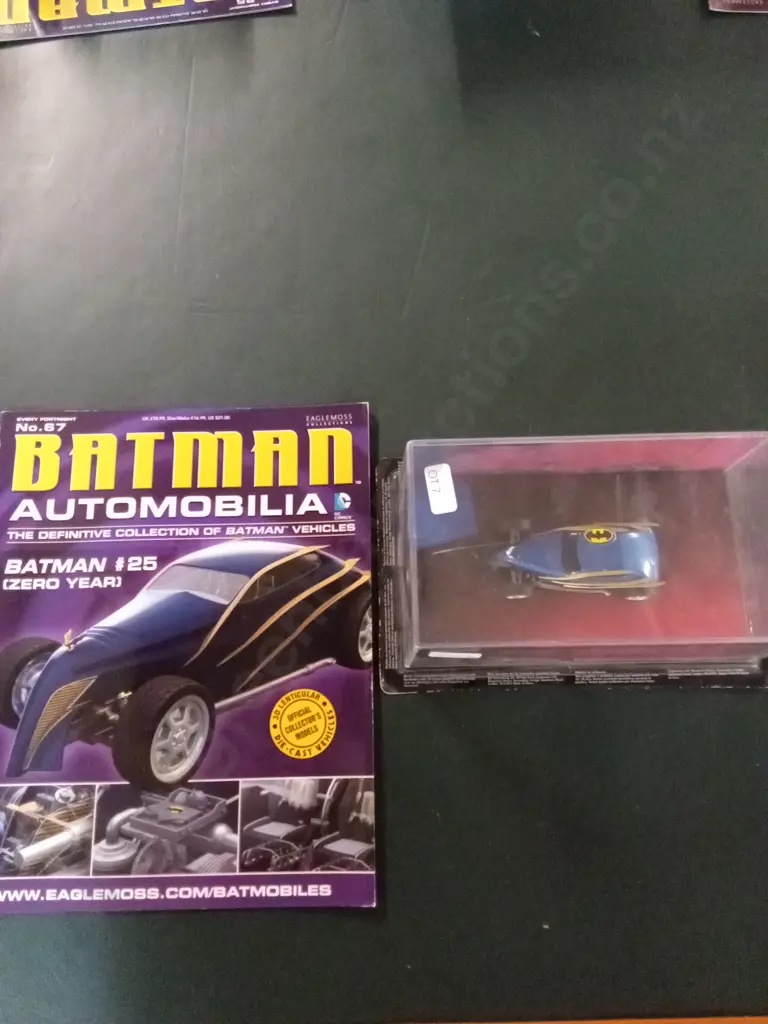 EAGLEMOSS BATMAN AUTOMOBILIA BATMOBILE #67 DIECAST MODEL 1:43 PACKAGED PLUS CORRESPONDING MAGAZINE Image 1++