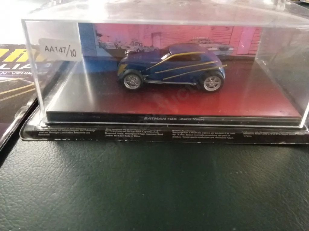 EAGLEMOSS BATMAN AUTOMOBILIA BATMOBILE #67 DIECAST MODEL 1:43 PACKAGED PLUS CORRESPONDING MAGAZINE Image 1++
