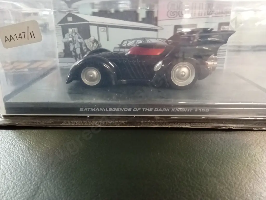 EAGLEMOSS BATMAN AUTOMOBILIA BATMOBILE #156 DIECAST MODEL 1:43 PACKAGED PLUS CORRESPONDING MAGAZINE Image 1++