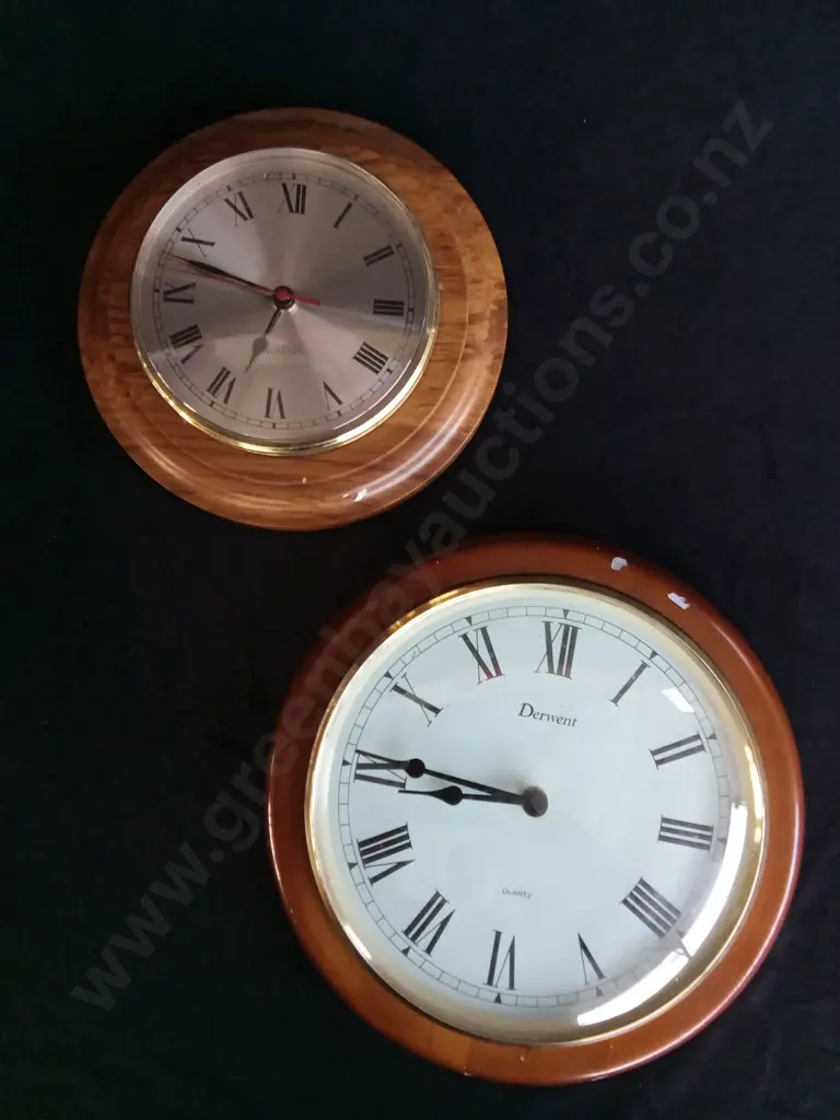 2 PIECES VINTAGE QUARTZ WALL CLOCKS Image 1++