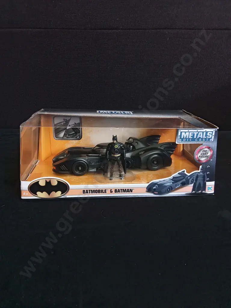 BATMAN BATMOBILE 1:24 DIECAST Image 1++
