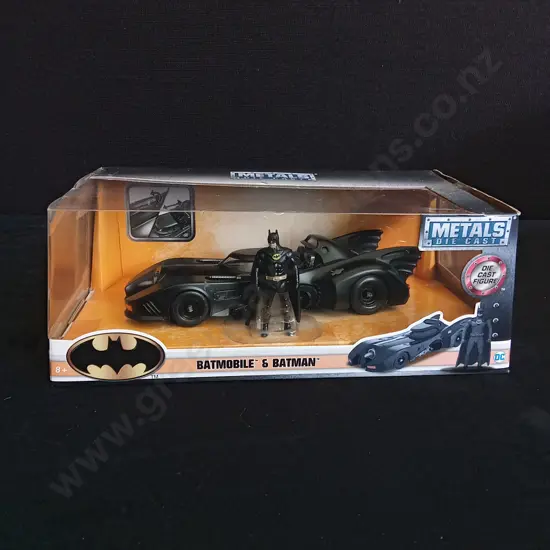 BATMAN BATMOBILE 1:24 DIECAST