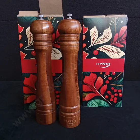 2 BRAND NEW SETS OF HYNDS SALT AND PEPPER GRINDERS