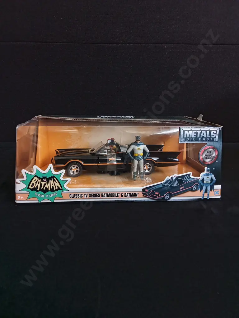 DC COMICS 1:24 SCALE 1966 TV SERIES BATMOBILE DIECAST Image 1++