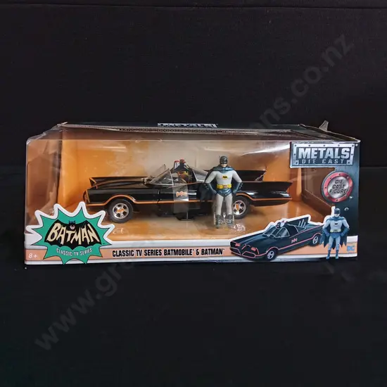 DC COMICS 1:24 SCALE 1966 TV SERIES BATMOBILE DIECAST