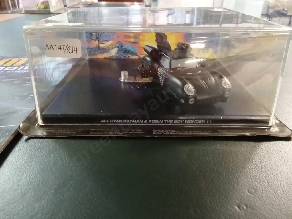 EAGLEMOSS BATMAN AUTOMOBILIA ALL STAR BATMAN AND ROBIN #1 BATMOBILE 1:43 PLUS CORRESPONDING MAGAZINE  PACKAGED Image 1++
