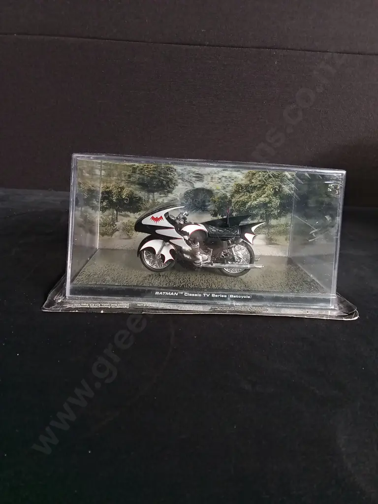 EAGLEMOSS BATMAN AUTOMOBILIA BATCYCLE 1:43 PACKAGED Image 1++