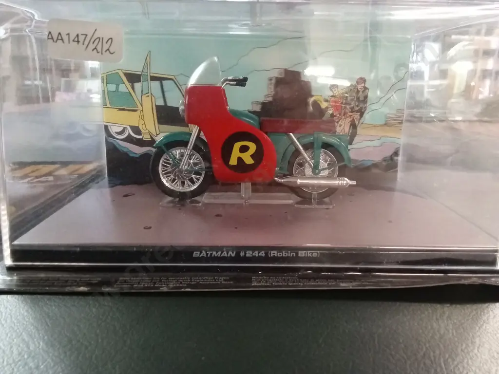 EAGLEMOSS BATMAN AUTOMOBILIA #244 ROBIN BIKE 1:43 PACKAGED PLUS CORRESPONDING MAGAZINE Image 1++