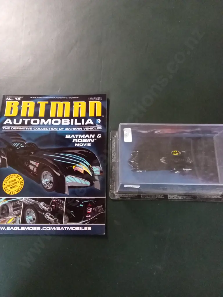 EAGLEMOSS BATMAN AND ROBIN AUTOMOBILIA BATMOBILE DIECAST MODEL 1:43 PACKAGED PLUS CORRESPONDING MAGAZINE Image 1++