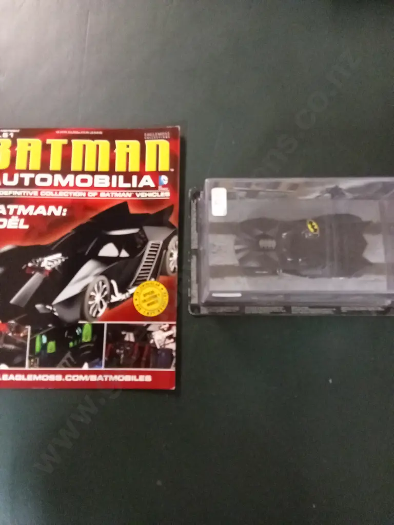 EAGLEMOSS BATMAN AUTOMOBILIA BATMOBILE #61 DIECAST MODEL 1:43 PACKAGED  PLUS CORRESPONDING MAGAZINE Image 1++