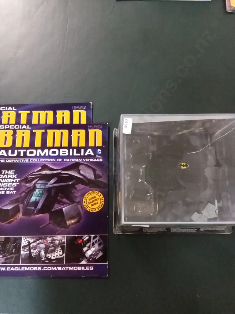EAGLEMOSS BATMAN AUTOMOBILIA THE DARK KNIGHT RISES THE BAT 1:43 PACKAGED PLUS 2 X CORRESPONDING MAGAZINE Image 1++