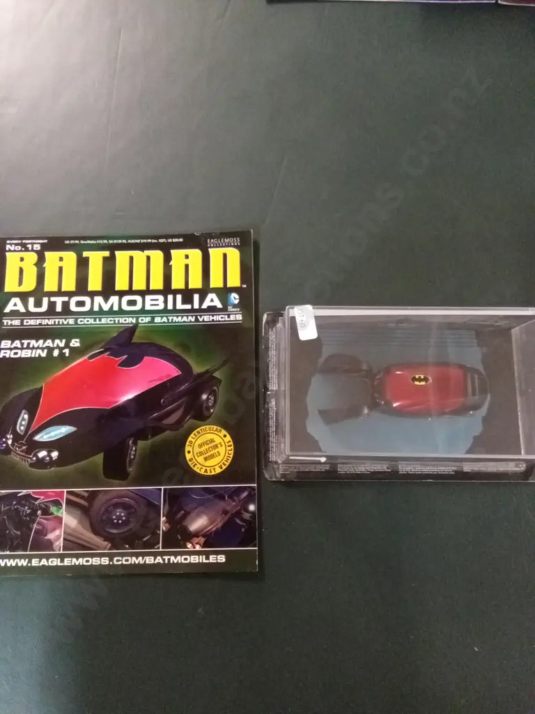 EAGLEMOSS BATMAN AUTOMOBILIA BATMOBILE DIECAST FROM BATMAN AND ROBIN VOL. 2 #5. PLUS CORRESPONDING MAGAZINE Image 1++