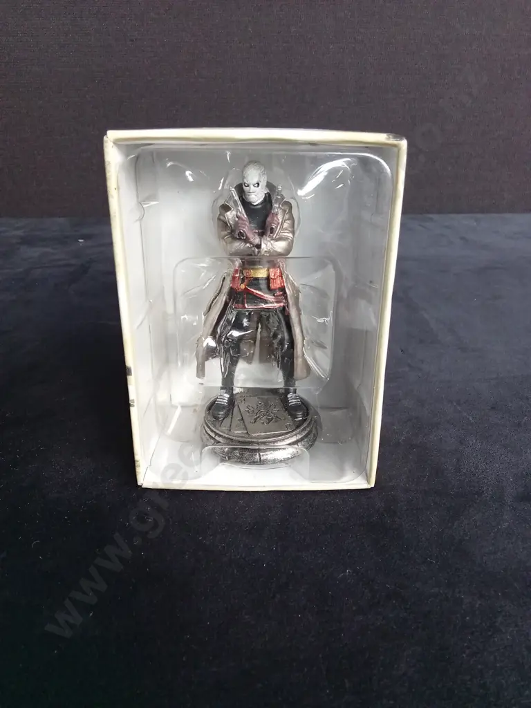 EAGLEMOSS DC CHESS COLLECTION HUSH SILENCE PIECE PLUS CORRESPONDING BOOKLET Image 1++