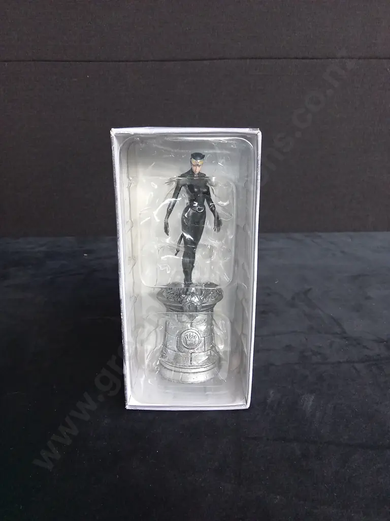 EAGLEMOSS DC CHESS COLLECTION CATWOMEN PIECE PLUS CORRESPONDING BOOKLET Image 1++
