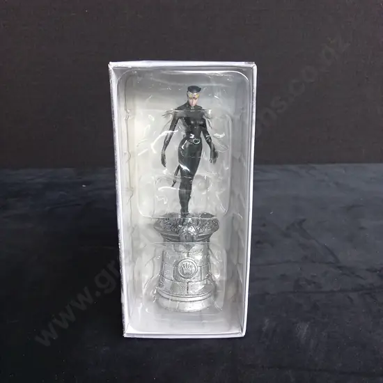 EAGLEMOSS DC CHESS COLLECTION CATWOMEN PIECE PLUS CORRESPONDING BOOKLET