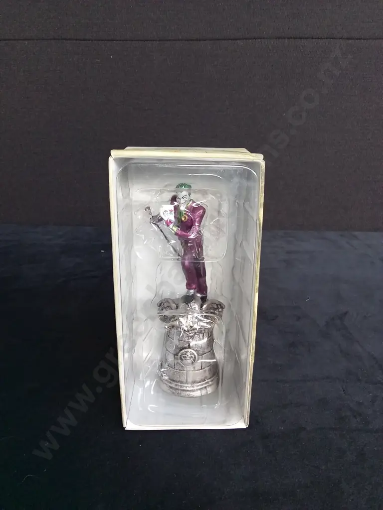 EAGLEMOSS DC CHESS COLLECTION JOKER PIECE PLUS CORRESPONDING BOOKLET Image 1++