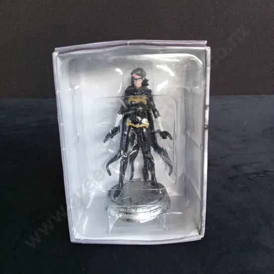 EAGLEMOSS DC CHESS COLLECTION BLACK BAT PIECE PLUS CORRESPONDING BOOKLET