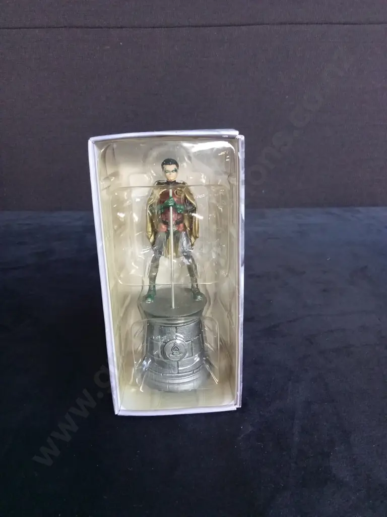 EAGLEMOSS DC CHESS COLLECTION ROBIN PIECE PLUS CORRESPONDING BOOKLET Image 1++