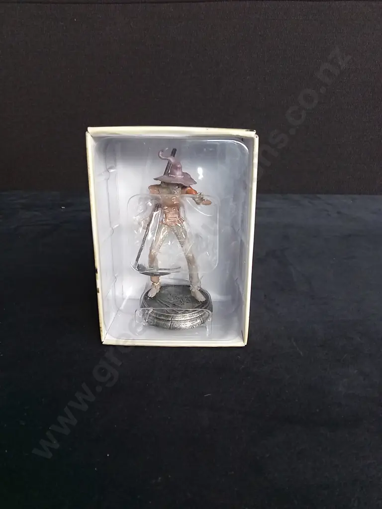 EAGLEMOSS DC CHESS COLLECTION SCARECROW PIECE PLUS CORRESPONDING BOOKLET Image 1++