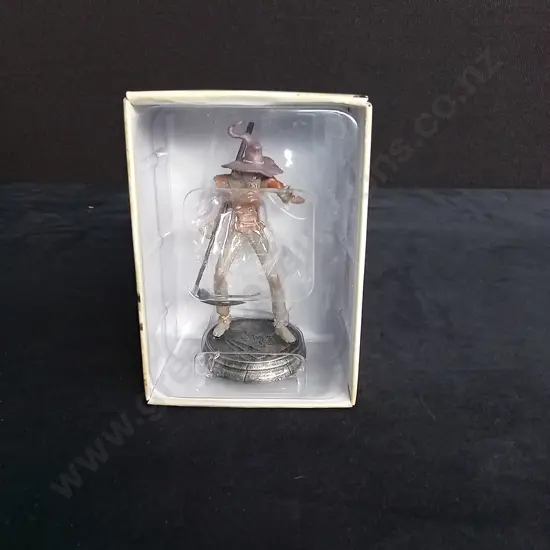 EAGLEMOSS DC CHESS COLLECTION SCARECROW PIECE PLUS CORRESPONDING BOOKLET