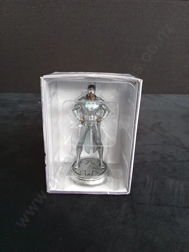 EAGLEMOSS DC CHESS COLLECTION BATWING PIECE PLUS CORRESPONDING BOOKLET Image 1++