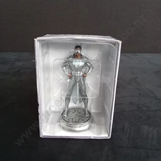 EAGLEMOSS DC CHESS COLLECTION BATWING PIECE PLUS CORRESPONDING BOOKLET