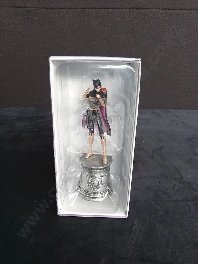 EAGLEMOSS DC CHESS COLLECTION BATGIRL PIECE PLUS CORRESPONDING BOOKLET Image 1++
