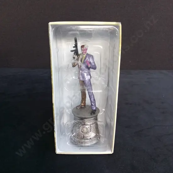 EAGLEMOSS DC CHESS COLLECTION TWO FACE PIECE PLUS CORRESPONDING BOOKLET