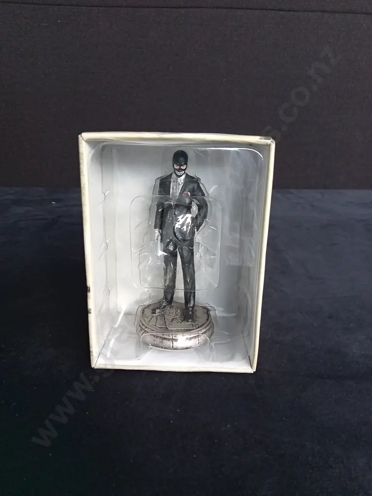 EAGLEMOSS DC CHESS COLLECTION BLACK MASK PIECE PLUS CORRESPONDING BOOKLET Image 1++