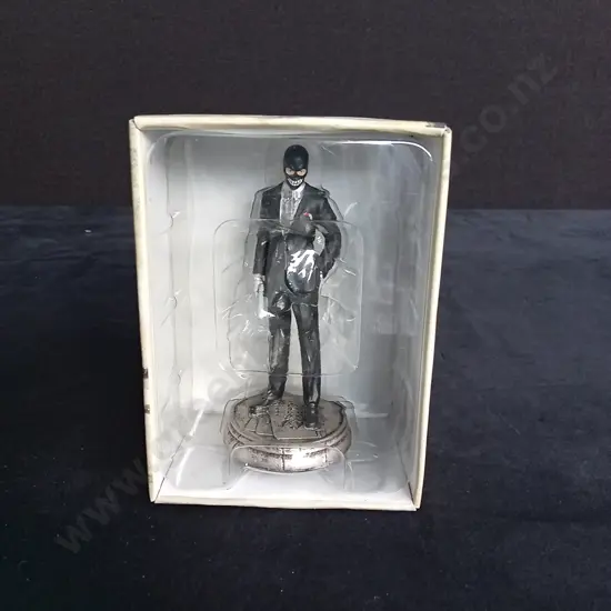 EAGLEMOSS DC CHESS COLLECTION BLACK MASK PIECE PLUS CORRESPONDING BOOKLET