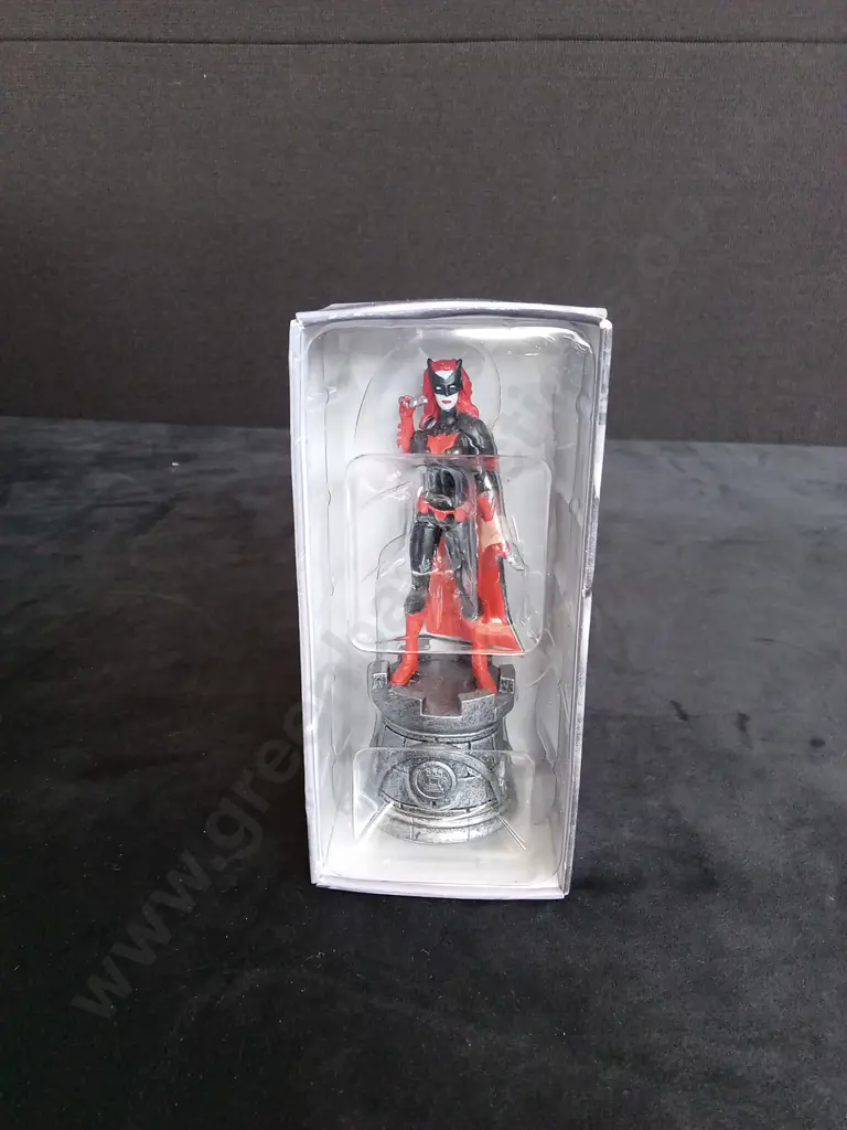 EAGLEMOSS DC CHESS COLLECTION BATWOMAN PIECE PLUS CORRESPONDING BOOKLET Image 1++