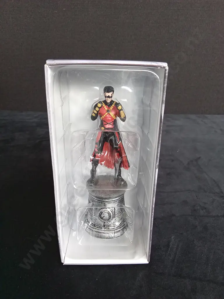 EAGLEMOSS DC CHESS COLLECTION RED ROBIN PIECE PLUS CORRESPONDING BOOKLET Image 1++