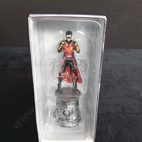 EAGLEMOSS DC CHESS COLLECTION RED ROBIN PIECE PLUS CORRESPONDING BOOKLET