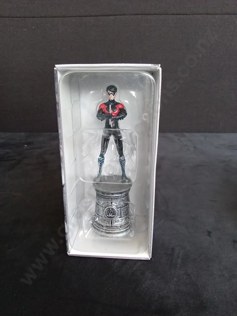 EAGLEMOSS DC CHESS COLLECTION NIGHTWING PIECE PLUS CORRESPONDING BOOKLET Image 1++