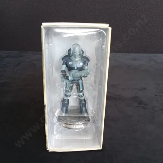 EAGLEMOSS DC CHESS COLLECTION MR FREEZE PIECE PLUS CORRESPONDING BOOKLET