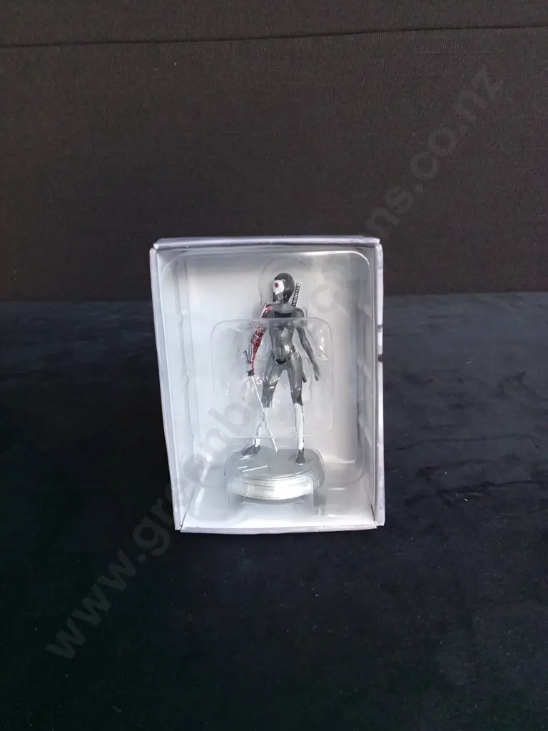 EAGLEMOSS DC CHESS COLLECTION KATANA PIECE PLUS CORRESPONDING BOOKLET Image 1++