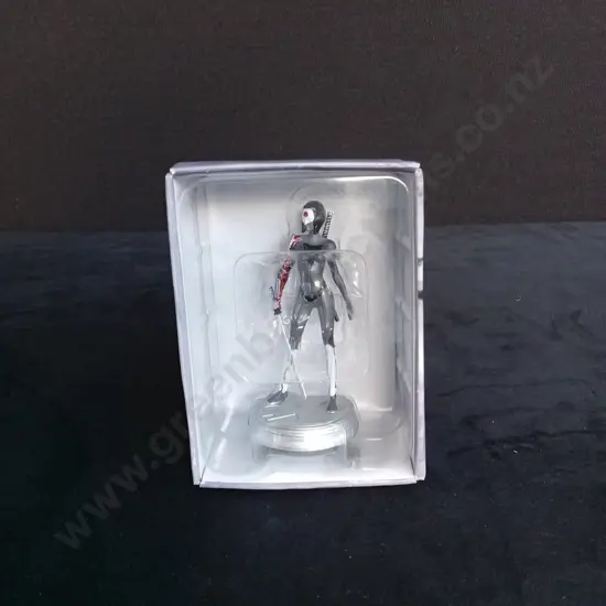 EAGLEMOSS DC CHESS COLLECTION KATANA PIECE PLUS CORRESPONDING BOOKLET
