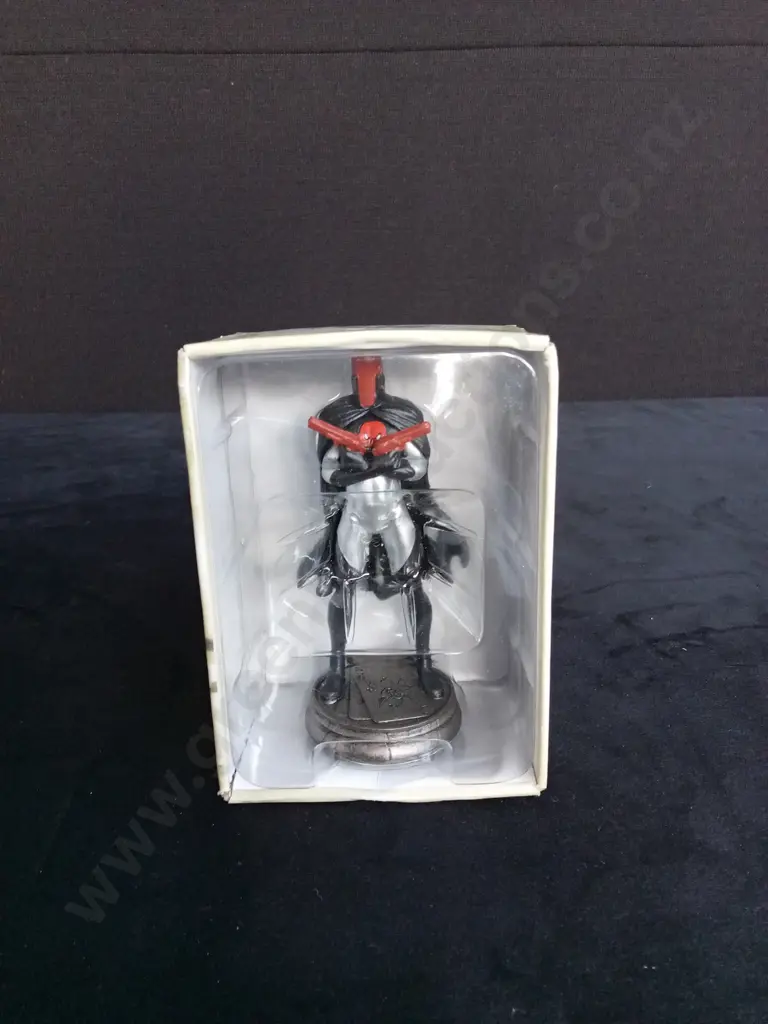 EAGLEMOSS DC CHESS COLLECTION RED HOOD PIECE PLUS CORRESPONDING BOOKLET Image 1++