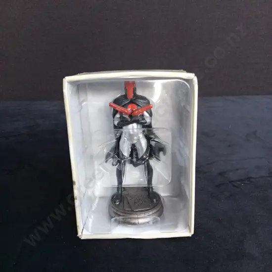 EAGLEMOSS DC CHESS COLLECTION RED HOOD PIECE PLUS CORRESPONDING BOOKLET