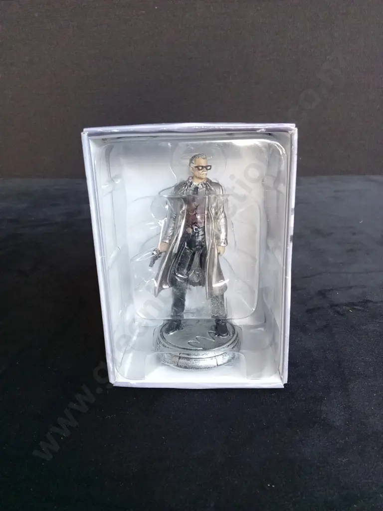 EAGLEMOSS DC CHESS COLLECTION COMMISSIONER GORDON PIECE PLUS CORRESPONDING BOOKLET Image 1++
